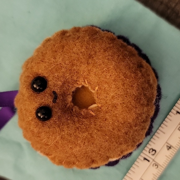 Lucy Sparrow Feltz Bagels / Sew Your Soul - Picture 5 of 6